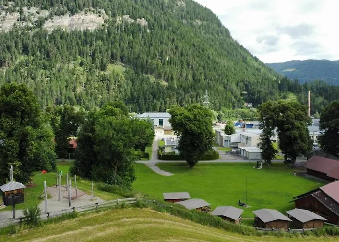 Zelt Oder Camper Stellplatz Am Campingplatz Raddoerfl