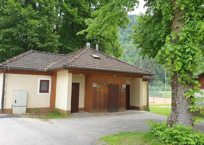 Zelt Oder Camper Stellplatz Am Campingplatz Raddoerfl